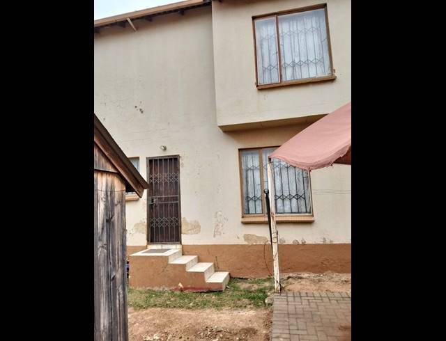 3 BEDROOM DUPLEX FOR SALE IN CLAYVILLE